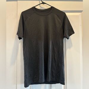 Lululemon Men’s Metal Vent Shirt Size M